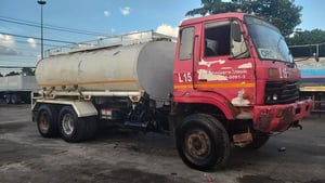 รถบรรทุกน้ำนิสสันยูดี 2เพลา 230แรง ตามสภาพ