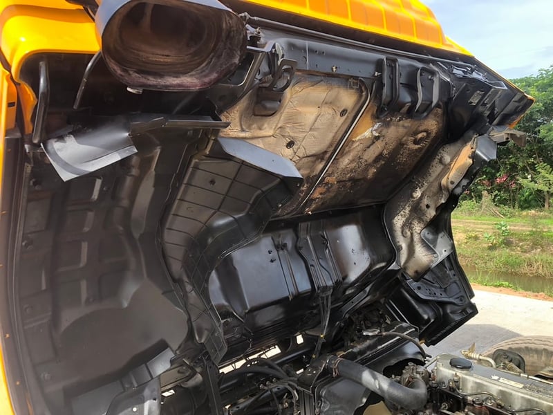 Isuzu 6ล้อ NPR130 แรง รถน้ำ 5,000 ลิตร ยูโร2 ปี 51  ราคา 490,000 บาท 