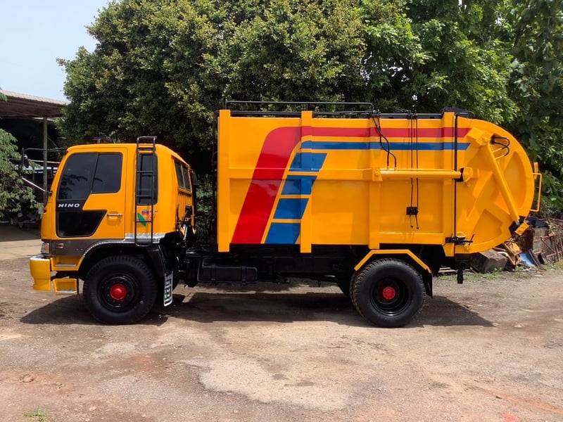 Hino 6ล้อขยะ ช่วงสั้นน 195 แรง ปี37 ราคา 620,000 บาท