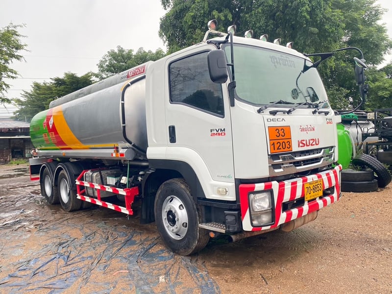 ISUZU FVM240 แท้งน้ำมัน 18000 ลิตร ปี 58 ISUZU FVM240 แท้งน้ำมัน 18000 ลิตร ปี 58
