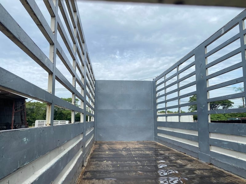 Isuzu FVM 240 เเรง  เพลาเดียว 7.8เมตรปี 61 ราคา 1,300,000 บาท 