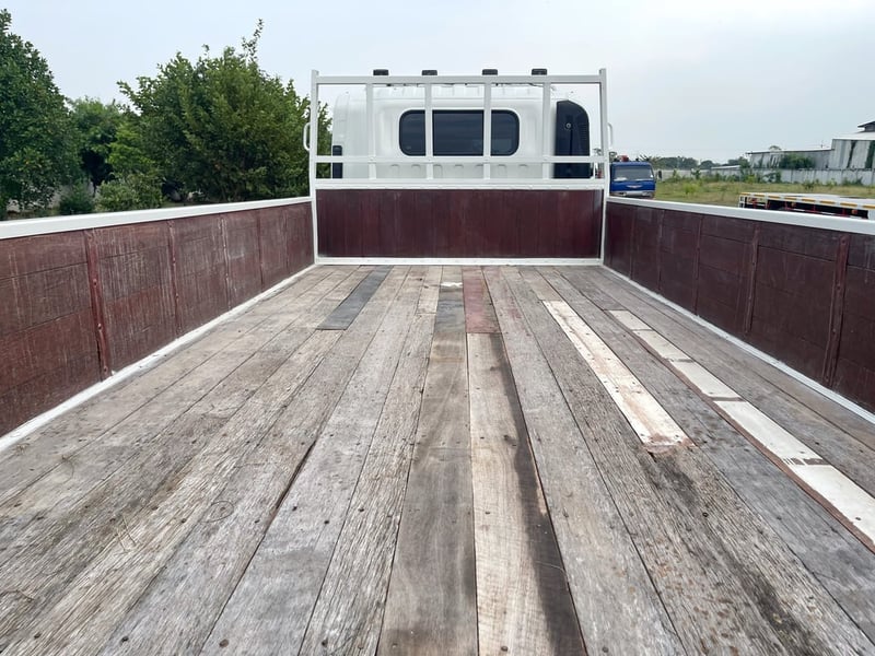 6 ล้อ ISUZU หัวตึก NPR 150 แรงเทอร์โบ ปี 2557 กระบะยาว 5 เมตร 6 ล้อ ISUZU หัวตึก NPR 150 แรงเทอร์โบ ปี 2557 กระบะยาว 5 เมตร