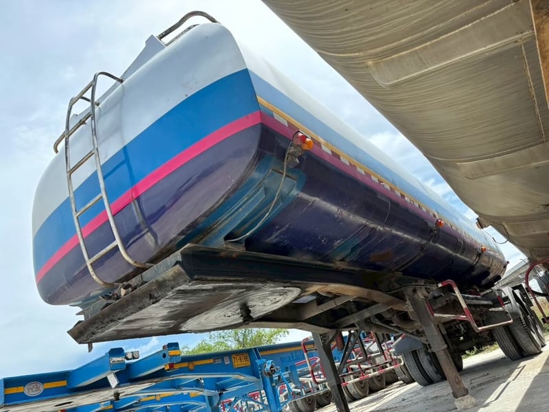 หางแท็งค์น้ำมัน 2 เพลา ปี40 ราคา 250,000 บาท 