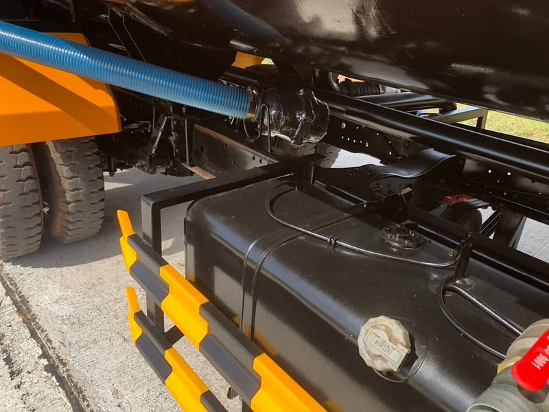 Isuzu 6ล้อ NPR130 แรง รถน้ำ 5,000 ลิตร ยูโร2 ปี 51  ราคา 490,000 บาท 