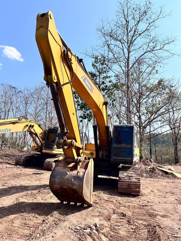 ขายแพ็คคู่  2 คัน  ราคา  700,000 1. KOMATSU PC 200-8 MO กล้องหลัง 2. KOBELCO SK200-3 เอกสารใบอินวอย