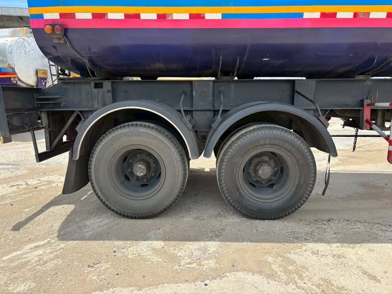 หางแท็งค์น้ำมัน 2 เพลา ปี40 ราคา 250,000 บาท 