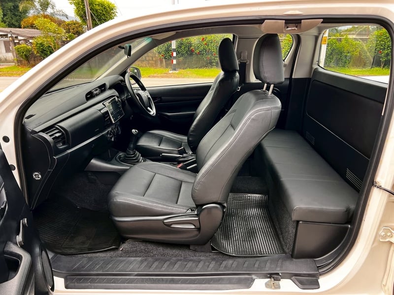 Toyota REVO 2.4 ปี 2016  รถสวยๆ  เล่มพร้อมโอน 