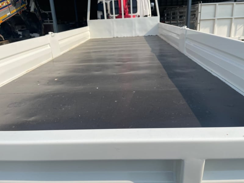 Isuzu Deca เครนท้องวีล่างบนตะขอพับ 5.50 ตัน ปี 48 FTR 200 แรง แอร์เย็น 