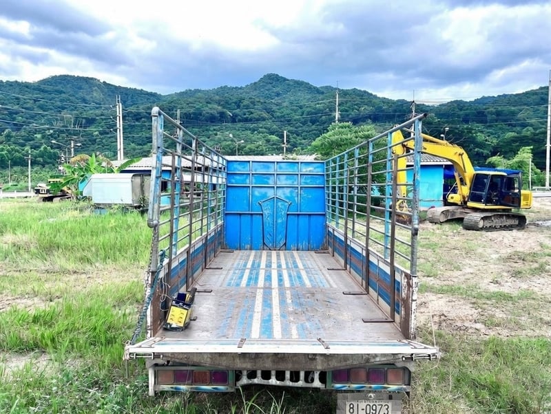 ISUZU FRR 210 ลงเครื่องนอก 240 แรง แจ้งลงเล่มแล้ว ISUZU FRR 210 ลงเครื่องนอก 240 แรง แจ้งลงเล่มแล้ว