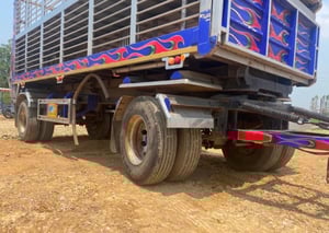 คอกหมู ยาว 6.5 เมตร แสตนเลสทั้งหมด ท้ายลิฟต์ ปี61 