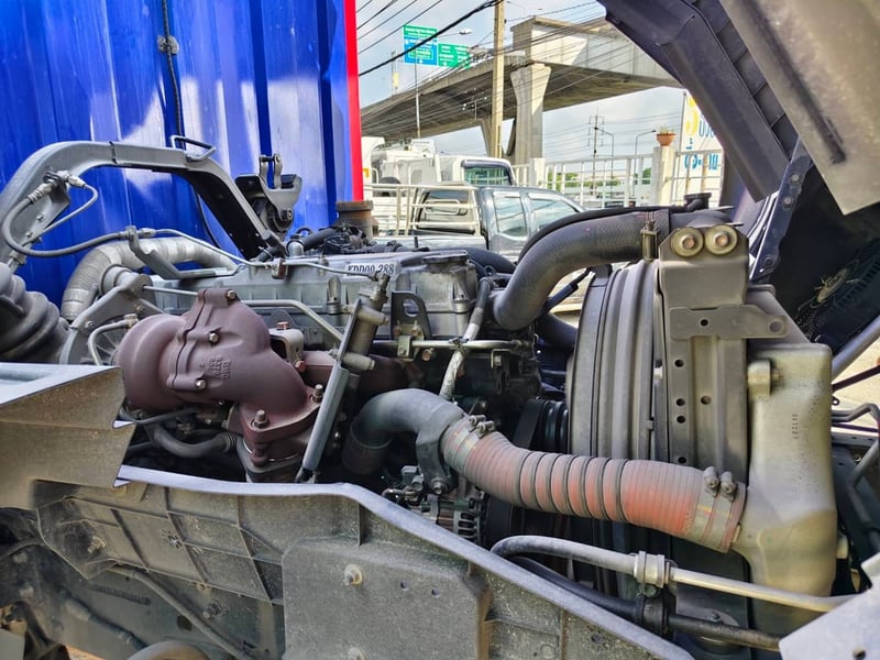 ISUZU FTR 240 ปี2565 ตู้ 10 บาน ISUZU FTR 240 ปี2565 ตู้ 10 บาน