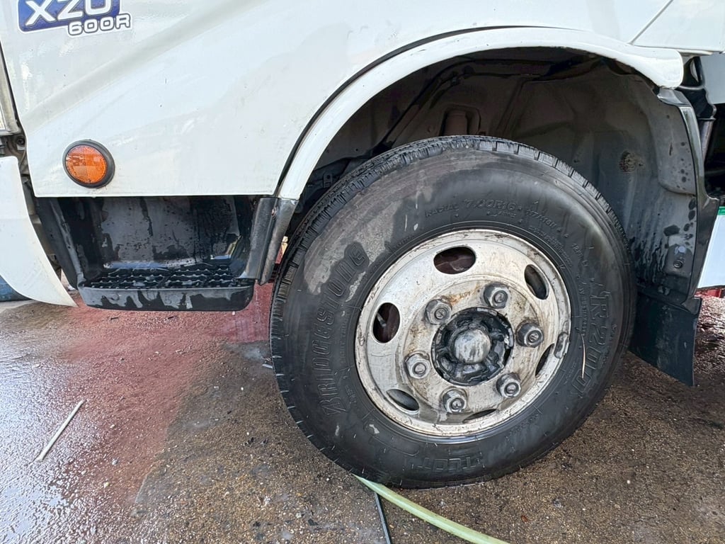 HINO XZU 150 ปี 57 ตู้2บาน