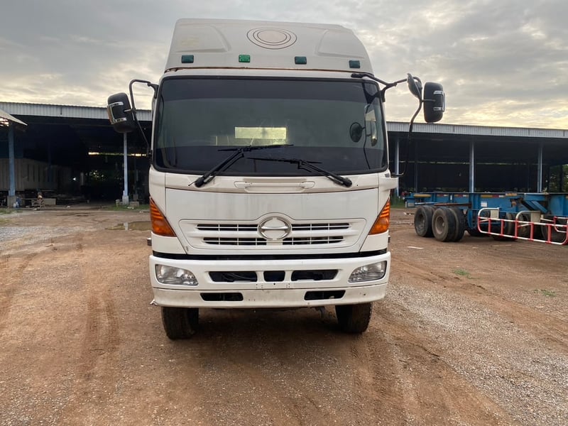 ฮีโน่เมก้า หัวลาก 320แรง ปี 2547 ราคา 520,000 บาท