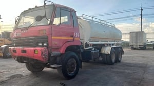 รถบรรทุกน้ำนิสสันยูดี 2เพลา 230แรง ตามสภาพ