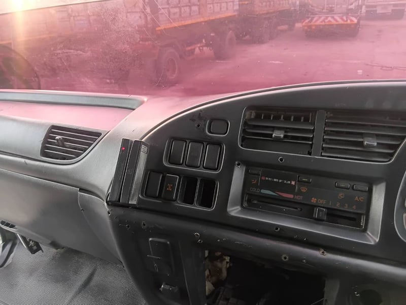 ขายสิบล้อดั้ม อีซูซุ เดก้า 320แรง ปี 2550 รุ่น Max โหลด  ปั้มสามมิตร 