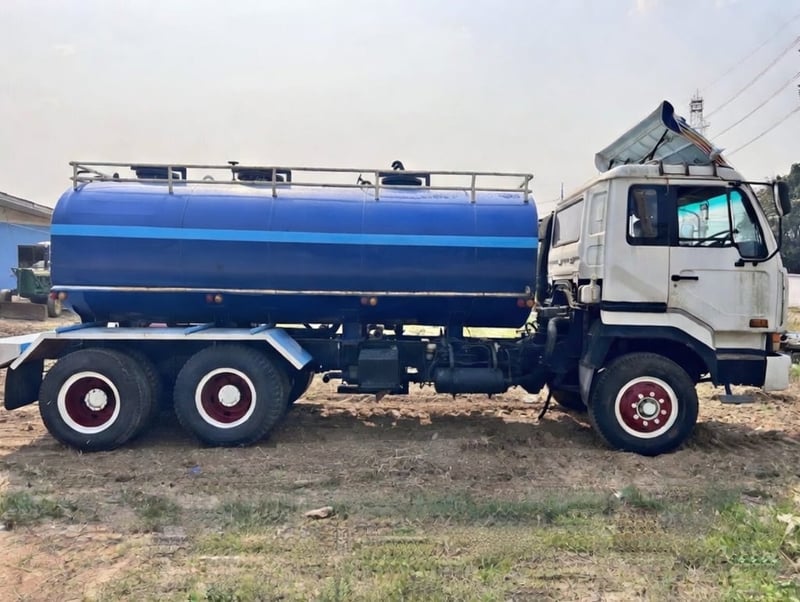 รถบรรทุกน้ำ NISSAN เครื่อง 225 แรง สองเพลา ปี 34 รถบรรทุกน้ำ NISSAN เครื่อง 225 แรง สองเพลา ปี 34