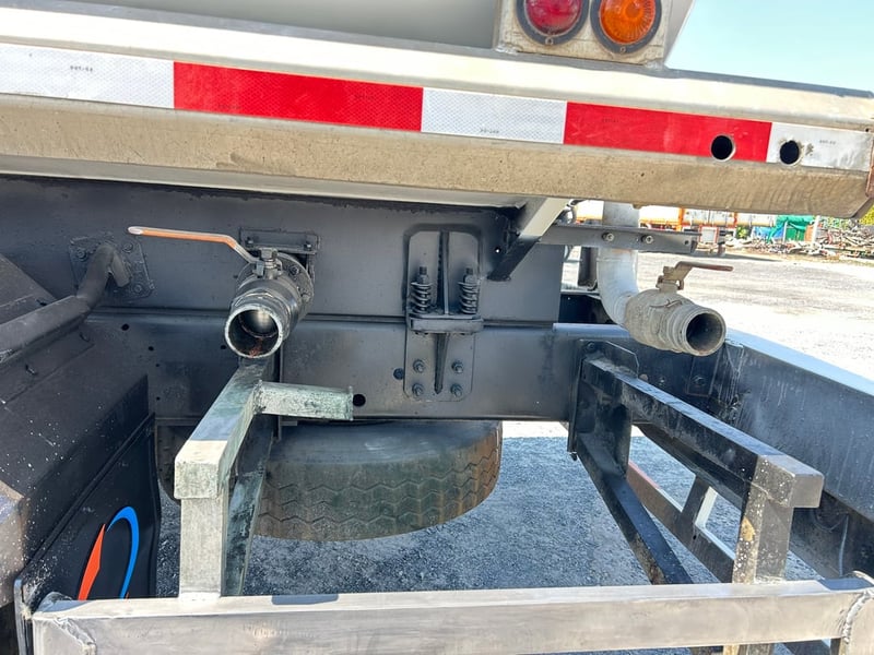 ISUZU 10ล้อ รุ่นFVM240 แรง ถังน้ำ8000ลิตร ISUZU 10ล้อ รุ่นFVM240 แรง ถังน้ำ8000ลิตร