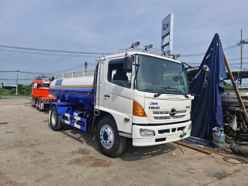 รถน้ำฮีโน่เมก้า 212 ปี 51 ถังน้ำต่อใหม่ 8,000 ลิตร  