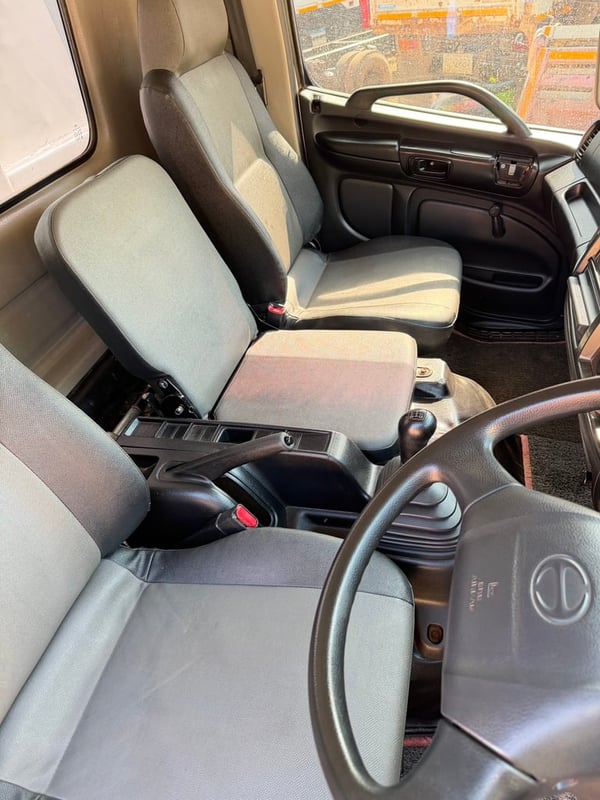 Hino 6 ล้อ 175 แรง ดั้มพ์ 3คิว Hino 6 ล้อ 175 แรง ดั้มพ์ 3คิว