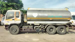 สิบล้ออีซูซุ เดก้า สิบล้อเพลา เดียว ราคา 560,000 บาท