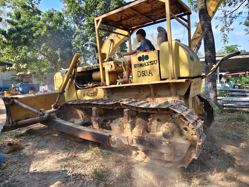 KOMATSU D50A รถดันดินรุ่นคลาสสิก KOMATSU D50A รถดันดินรุ่นคลาสสิก