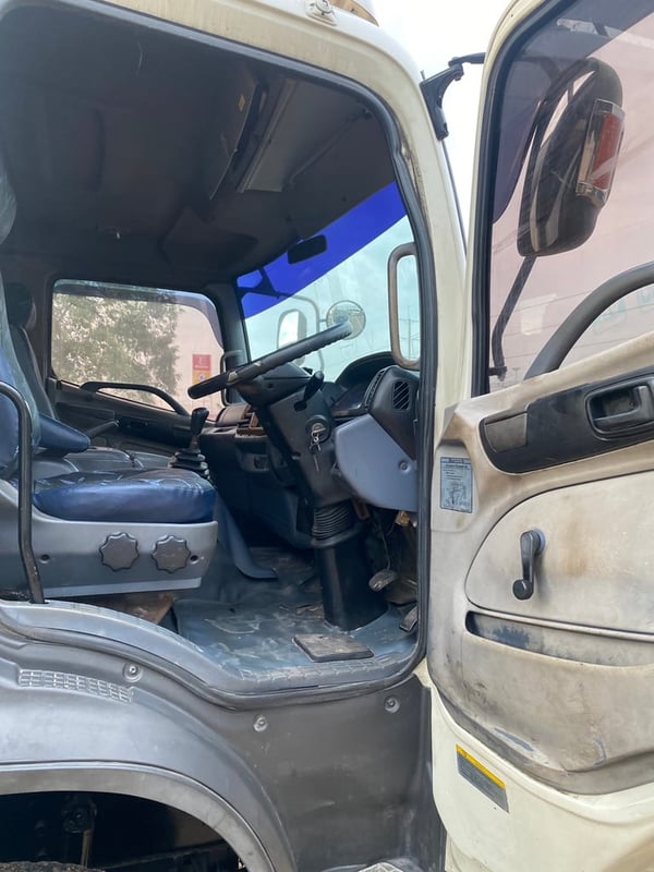 ฮีโน่เมก้า หัวลาก 320แรง ปี 2547 ราคา 520,000 บาท