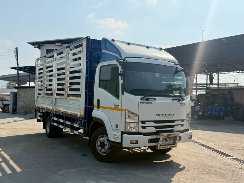 6 ล้อ FRR210 คอกเปิดข้าง ปี 64 กระบะยาว5.6ม. 