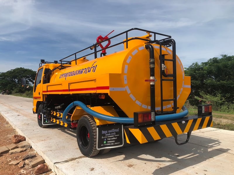 Isuzu 6ล้อ NPR130 แรง รถน้ำ 5,000 ลิตร ยูโร2 ปี 51  ราคา 490,000 บาท 