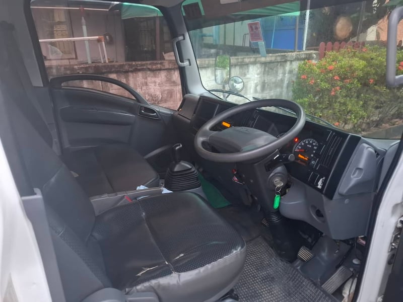 Isuzu 6 ล้อ ISUZU NMR 130 รถดูดสิ่งปฎิกูล (เจ้าของขายเอง)