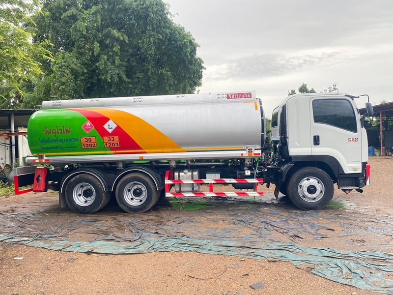 ISUZU FVM240 แท้งน้ำมัน 18000 ลิตร ปี 58 ISUZU FVM240 แท้งน้ำมัน 18000 ลิตร ปี 58