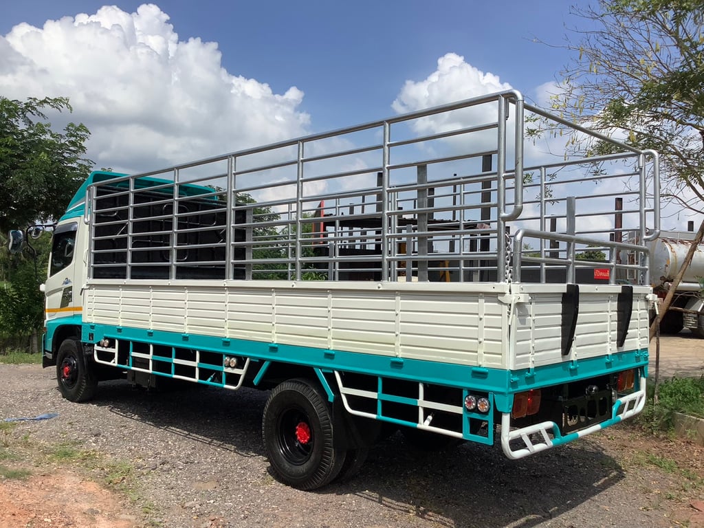 Hino 6 ล้อรั้ว (เมก้า150แรง) ยูโร2 ปี47 ยาว5.5ม. Hino 6 ล้อรั้ว (เมก้า150แรง) ยูโร2 ปี47 ยาว5.5ม.