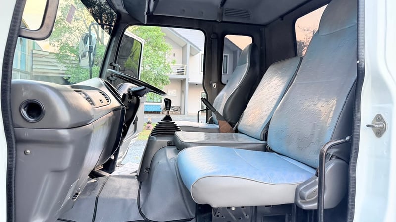 Isuzu Deca เครนท้องวีล่างบนตะขอพับ 5.50 ตัน ปี 48 FTR 200 แรง แอร์เย็น 