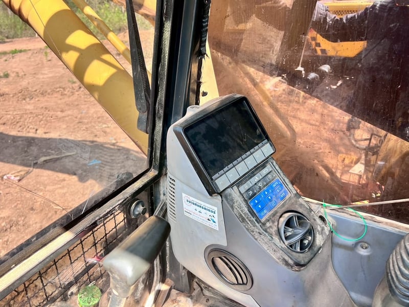 KOMATSU 210-8 mo กล้องหลัง ไฟฟ้าครบ รถพร้อมทำงาน เอกสารเล่มทะเบียน 