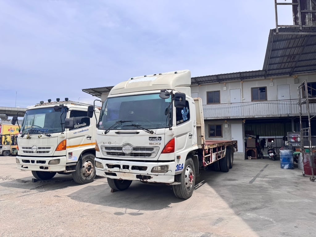 10 ล้อ พื้นเรียบ HINO 212 ปี 53 