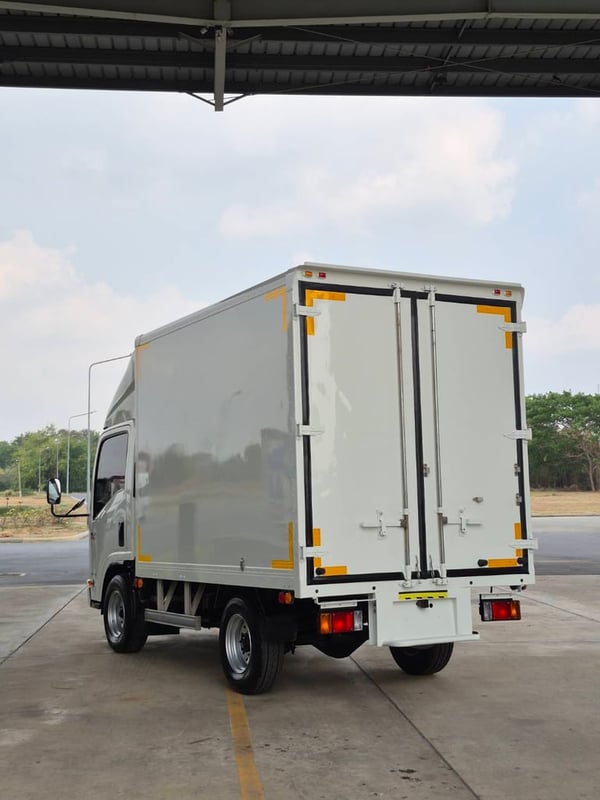 ISUZU NLR130 ปี58 ตู้แห้ง ยาว3เมตร 