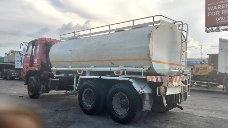 รถบรรทุกน้ำนิสสันยูดี 2เพลา 230แรง ตามสภาพ