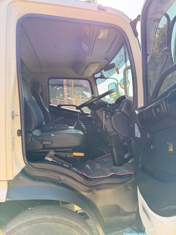 Hino 6 ล้อ 175 แรง ดั้มพ์ 3คิว Hino 6 ล้อ 175 แรง ดั้มพ์ 3คิว