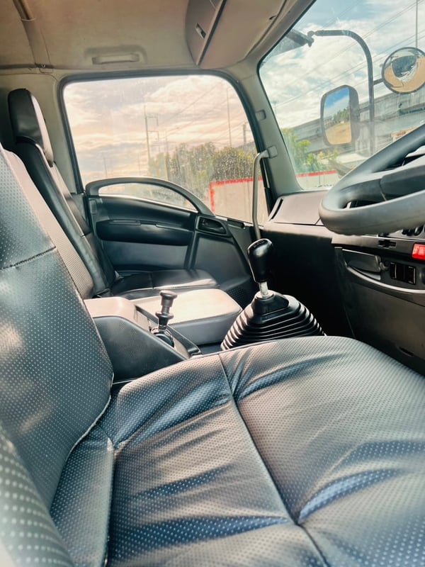 ISUZU FTR240  รถบรรทุก 6ล้อ ตู้แห้ง ปี 63 