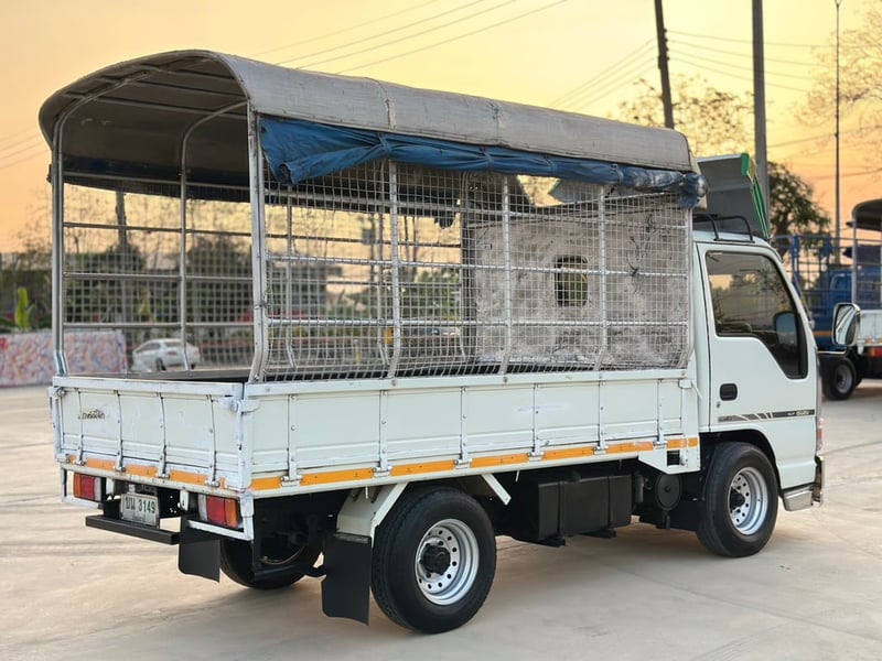 ISUZU NKR หัวการ์ตูน (รถห้างแท้) ISUZU NKR หัวการ์ตูน (รถห้างแท้)