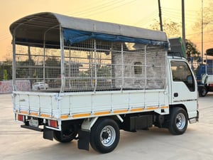 ISUZU NKR หัวการ์ตูน (รถห้างแท้) ISUZU NKR หัวการ์ตูน (รถห้างแท้)