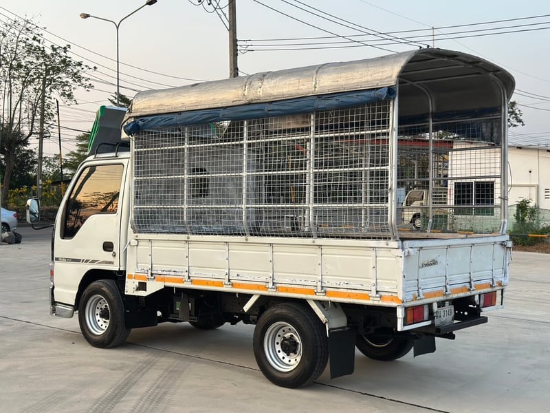 ISUZU NKR หัวการ์ตูน (รถห้างแท้) ISUZU NKR หัวการ์ตูน (รถห้างแท้)