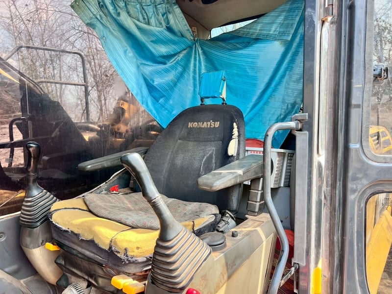 KOMATSU 210-8 mo กล้องหลัง ไฟฟ้าครบ รถพร้อมทำงาน เอกสารเล่มทะเบียน 