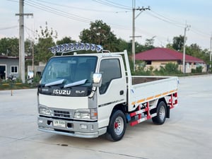  ISUZU NKR หัวการ์ตูน กระบะคาร์โก้เปิดได้ 3 ด้าน เครื่อง 120 แรง