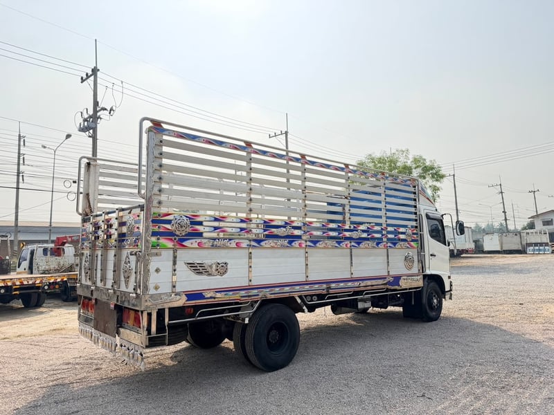 6ล้อ HINO MEGA150 ปี60 กระบะเนียม 5.60เมตร 