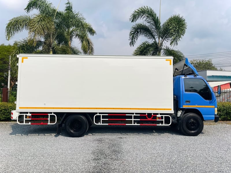 6 ล้อตู้แห้ง ISUZU NQR ปี 2547 เครื่อง 150