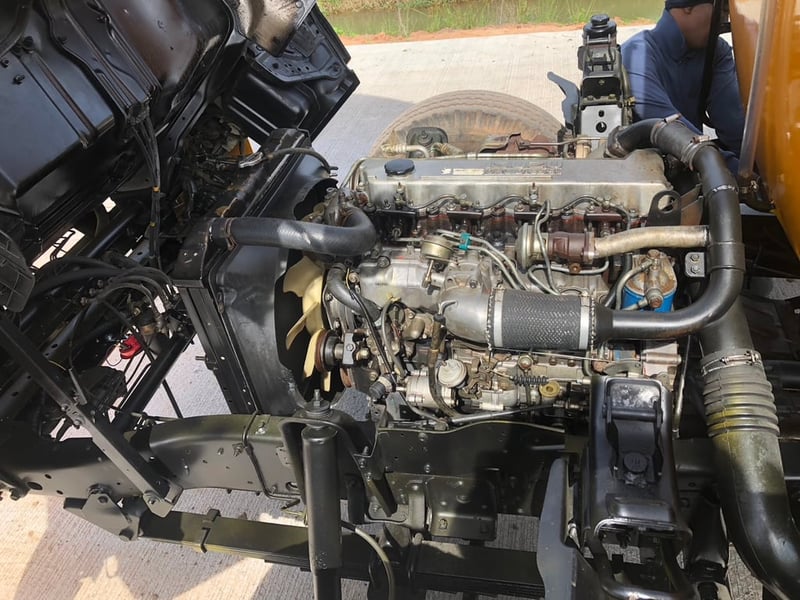 Isuzu 6ล้อ NPR130 แรง รถน้ำ 5,000 ลิตร ยูโร2 ปี 51  ราคา 490,000 บาท 