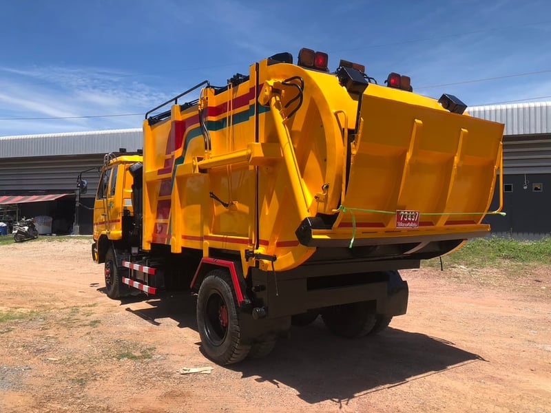 นิสสัน 6ล้อ PKB220แรง ยูโร2 รถขยะ ปี45 ราคา 650,000 บาท