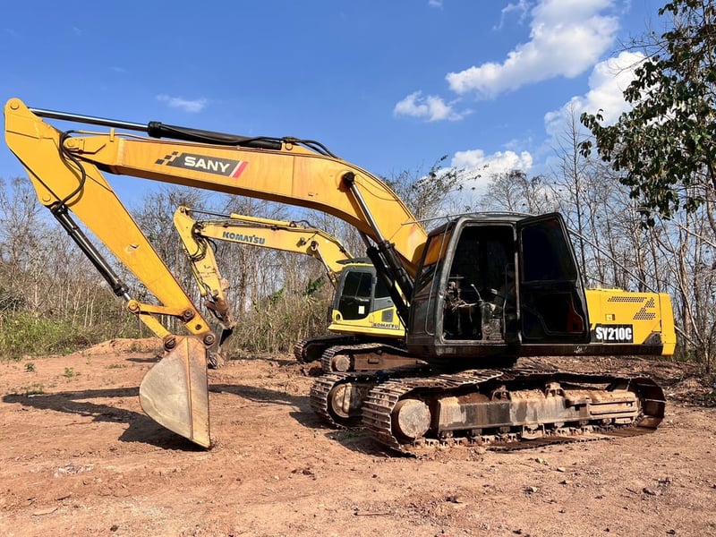 ขายแพ็คคู่  2 คัน  ราคา  700,000 1. KOMATSU PC 200-8 MO กล้องหลัง 2. KOBELCO SK200-3 เอกสารใบอินวอย