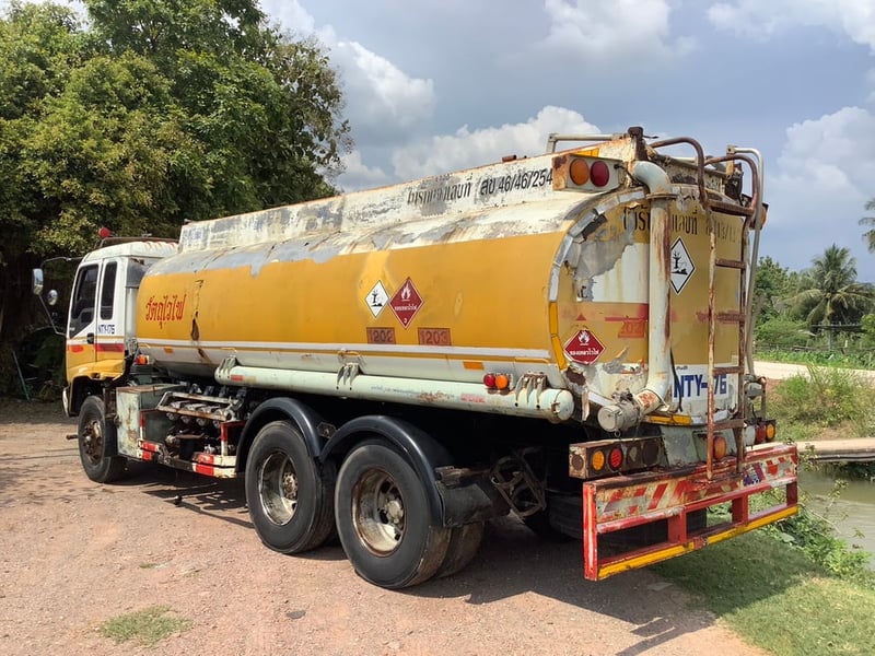 รถบรรทุกน้ำมัน 10 ล้อ 15,000 ลิตร อีซูซุเดก้า เพลาเดียว 195แรง  