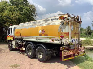 รถบรรทุกน้ำมัน 10 ล้อ 15,000 ลิตร อีซูซุเดก้า เพลาเดียว 195แรง  